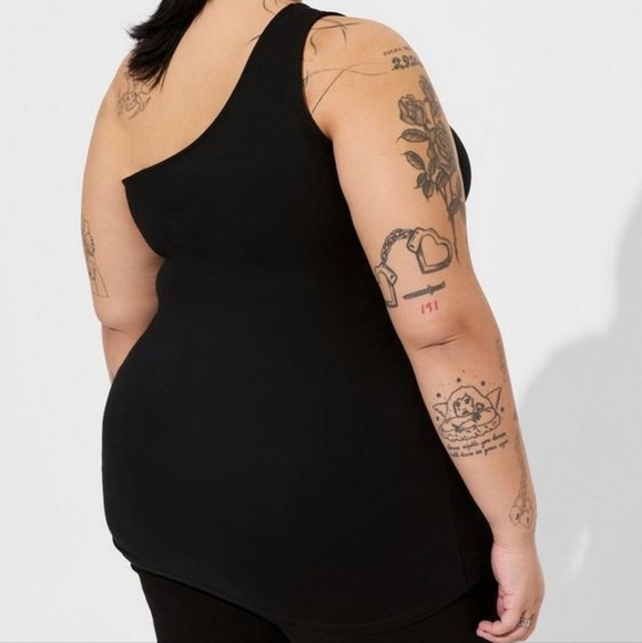 5X • Torrid • Foxy Cutout One Shoulder Top - Picture 4 of 7